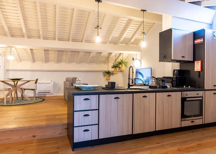 Largo Da Oliveira 4* 귀마레스